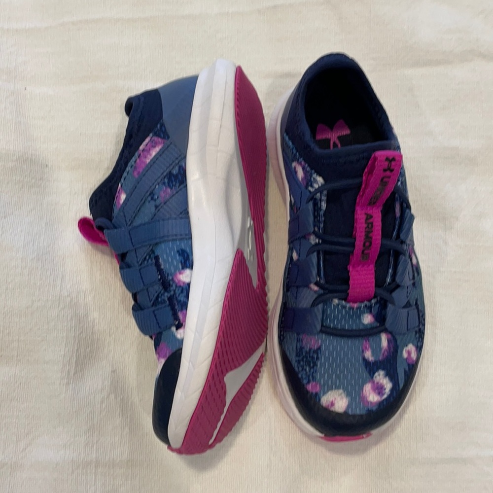 Girls Under Armour Sneakers | size 11k